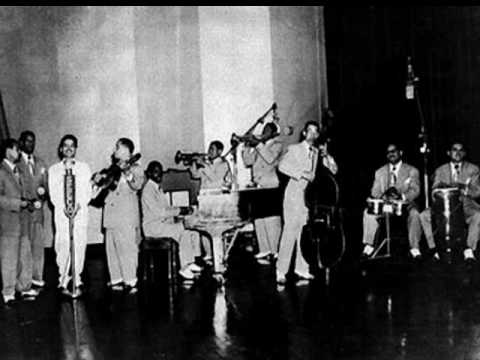 Sonora Matancera canta......... Caridad Cuervo en Vivo......Estoy Aprendiendo Ingles.wmv