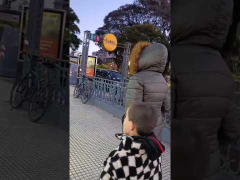 Gino Mamá por calle Carlos Pellegrini cruzando Diagonal Norte Obelisco Buenos Aires 8/8/26