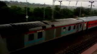 preview picture of video 'Poorva express departing through phulwari Sharif station'