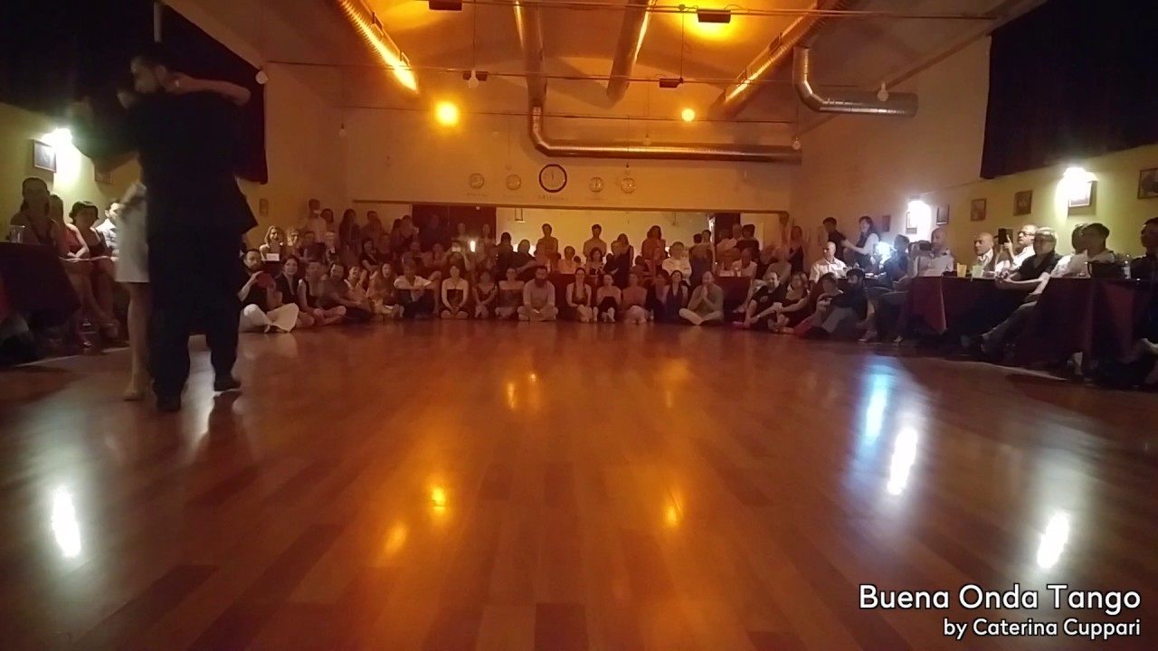 Milonga Clarisa Aragon e Jonathan Saveedra esibizione Buena Onda Tango