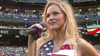 WS2001 Gm1: Jewel sings national anthem before Game 1