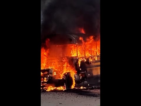 Indiana students escape before school bus burns