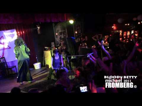 Bloody Betty Serial Killers Charles Manson - Michael Fromberg