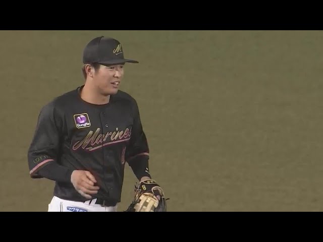 【8回表】ベテランが守備で魅せる!! マリーンズ・中村奨吾 ネット際の打球をナイスキャッチ!!  2024年7月12日 千葉ロッテマリーンズ 対 オリックス・バファローズ