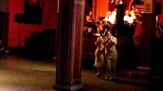 Jonathan Spitel y Betsabet Flores en Konex アルゼンチンタンゴ