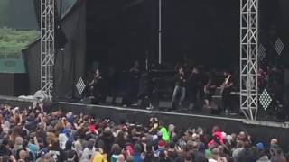 Halestorm&#39;s Lzzy Hale + Jim Breuer Sing AC/DC&#39;s &quot;Shoot to Thrill&quot; at Rock Carnival