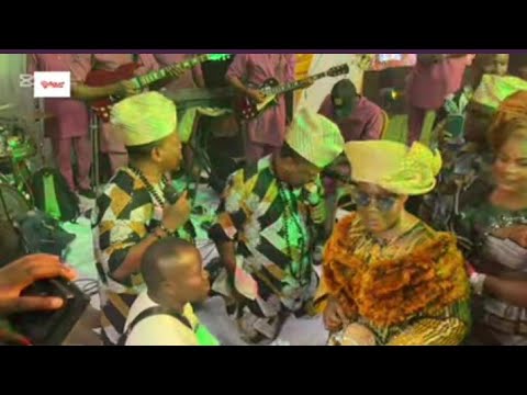 Moment ADEGBODU TWIN SERENADES MAMA BOLA ARE ON STAGE AT SENWELE JESU’s Birthday