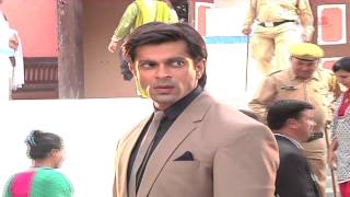 Karan Singh Grover Supports Gul Khan video