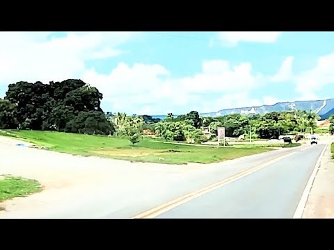 Divinópolis de Goiás, rodeada de quênia, coberta pela natureza. 