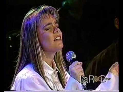 Ariztía - Finge (En Vivo)