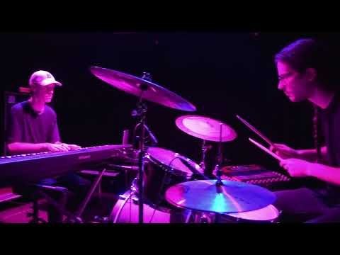 Lilly Legit - Bonding in Violence / Überdeckt | Band Stand Meeting