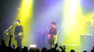 Stereophonics perform Sunny Afternoon Live at Hammersmith Apollo 18/10/2010