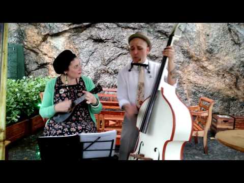 Five Foot Two Eyes of Blue - Digga Digga Duo - Ukulele Aloha Rio