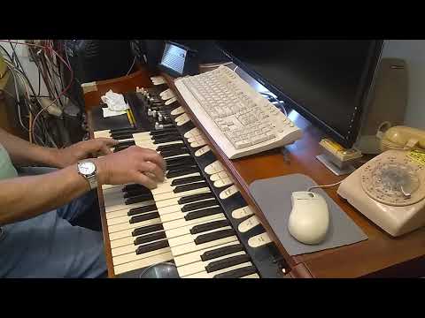 Rich Fontana plays - Everybody Loves Somebody