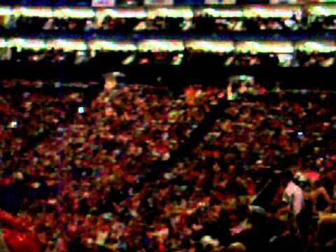 MASSIVE MEXICAN WAVE AT THE O2 ARENA
