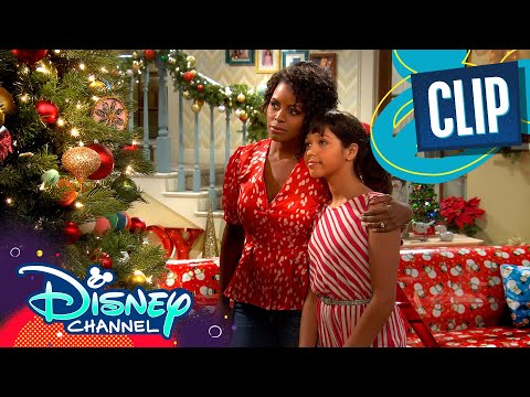 Sydney's Christmas Flashback 🎁| Sydney to the Max | Disney Channel