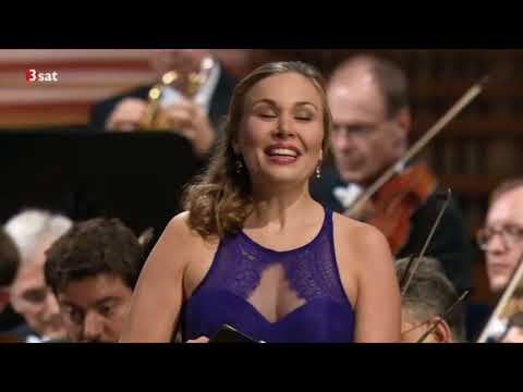 Elsa Dreisig Die Schöpfung/ The Creation Haydn " Mit Staunen sieht das Wunderwerk"