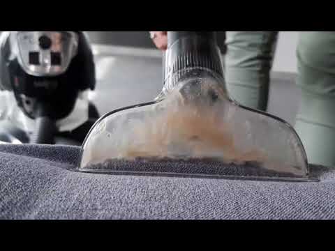 Couch reinigen mit dem Alleskönner und dem Wini