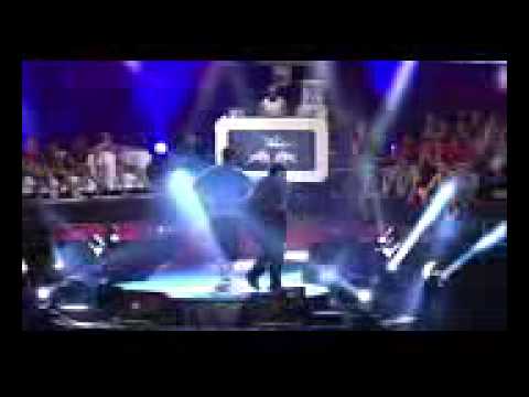 Chuty vs Fisko - Semifinal - Red Bull Batalla de los Gallos 2013 (Oficial)