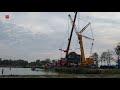 Weg afgesloten om woonarken naar Oranjewijk te takelen