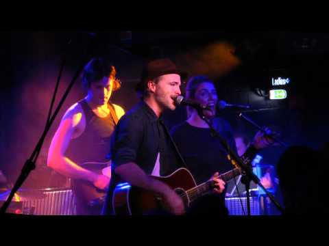 Fran Healy feat. Niamh McNally - Sing Me To Sleep *multicam* (Dingwalls, 1st Feb 2011)