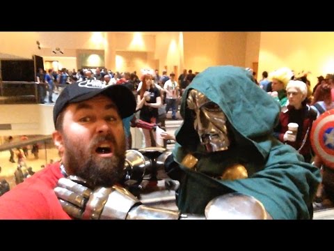 TDW 1160 - Dragon Con 2015 Cosplay Choking !