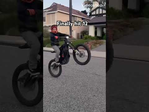 Surron wheelie 12 o clock