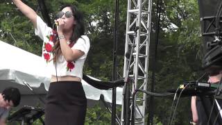 The Naked and Famous- Girls like you live in Lollapalooza 2011