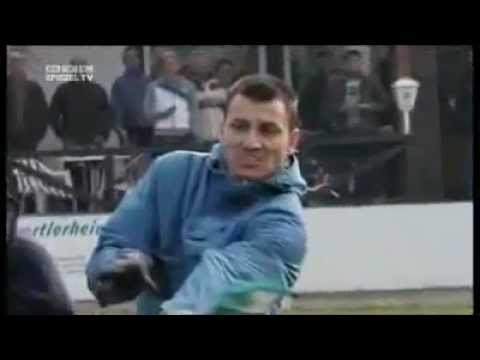 Nazi-Mob überfallt Spiel des Roten Stern Leipzig in Brandis