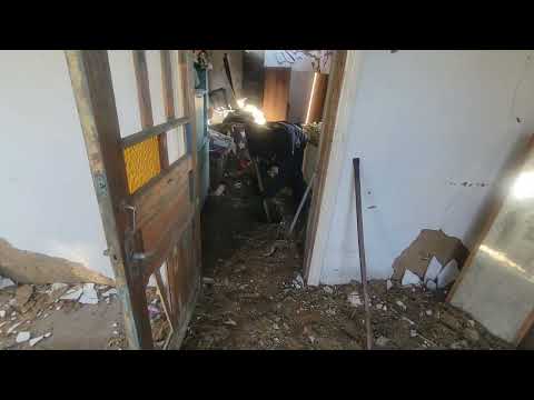 Removal of a unexploded artillery round from home in Kherson Oblast. #ukraine #ukraina #ukrainewar