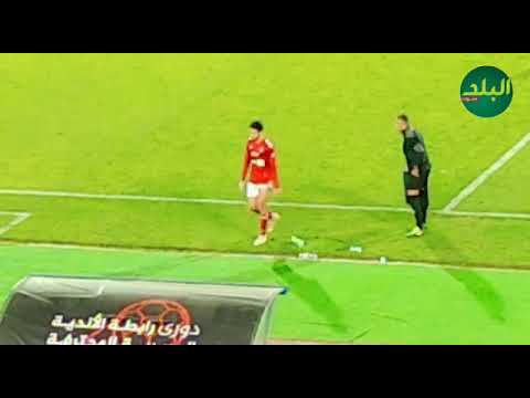 على طريقة أحمد عبدالقادر.. انفعال وغضب طاهر محمد طاهر لحظة استبداله ورد فعل سيد عبدالحفيظ