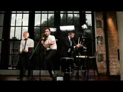 Twins of London (T.W.i.N.S.) ► Found A Flat (Live)