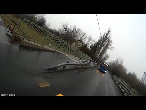 Elenged a buszsofőr - Bus driver lets me go