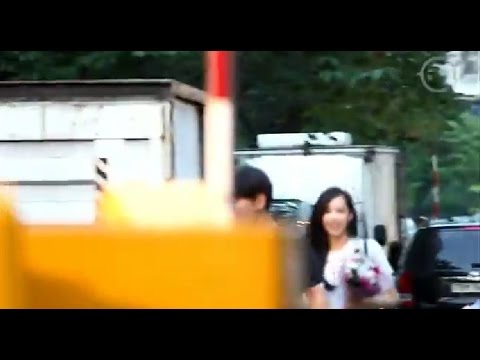 140718 Victoria - Happiness with fan and flower