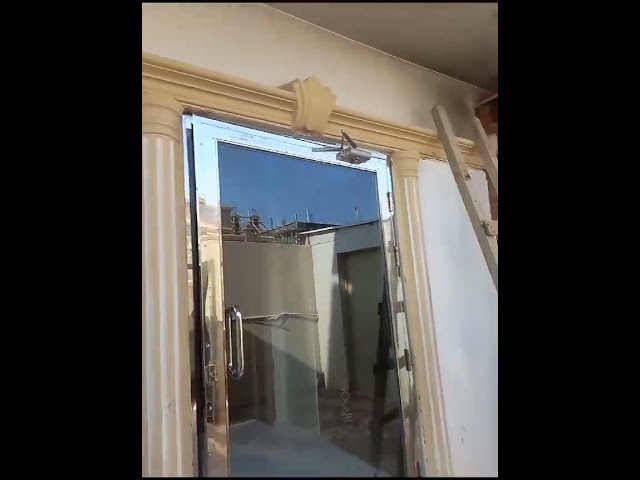 باب زجاج ستانلس ستيل