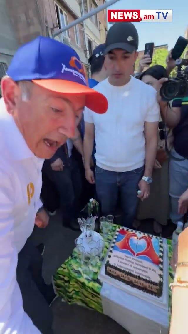 «Շնորհավոր, շնորհավոր». զինծառայողների ծնողները «սրտիկով» տորթ էին բերել Փաշինյանի համար