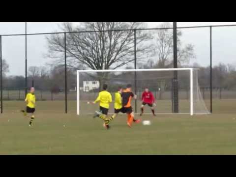 1. Splijtende pass Cas naar Jelle