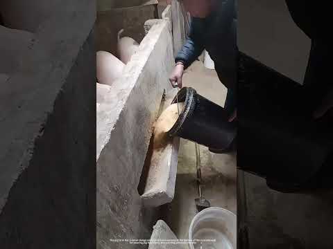 Smart Design Pigpen Makes Feeding Easily !