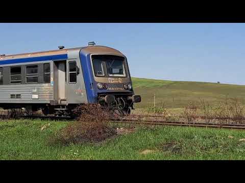 Tren RegioTrans la intrarea în Stația Dângeni