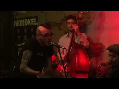 Roamer Street Rag Band with friends