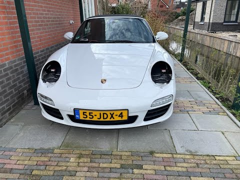Tuig steelt koplampen uit een Porsche 997 S