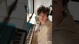 Download lagu Charlie Puth shows how sound could affect him! mp3
