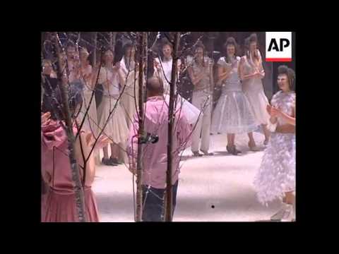 UK: LONDON: MCQUEEN/WILLIAMSON FASHION SHOWS