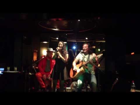 Ulle und Töle featuring Deborah Lee - Broken