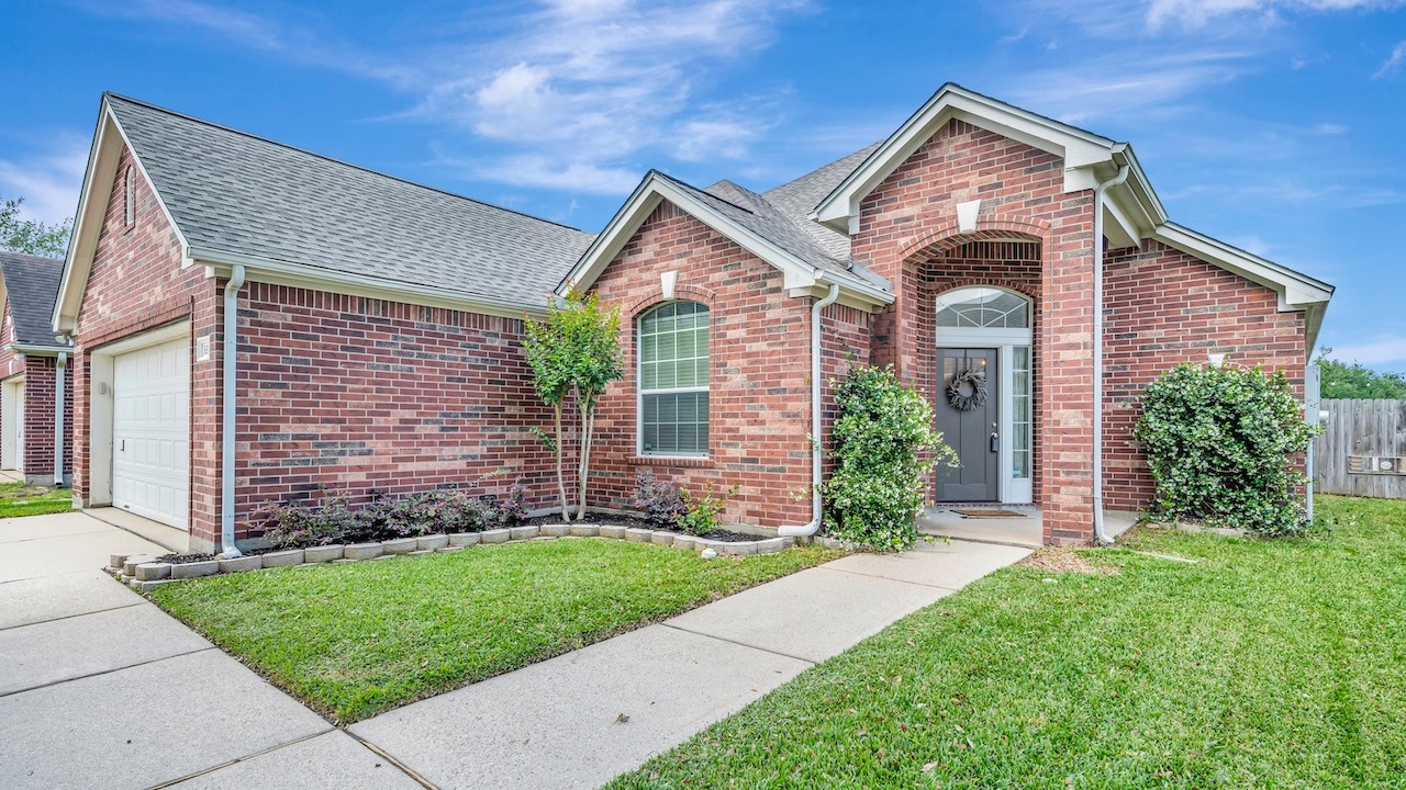 Fully Updated Pearland Home 🔥 8815 Sunforest Ln. |  Prime Location!