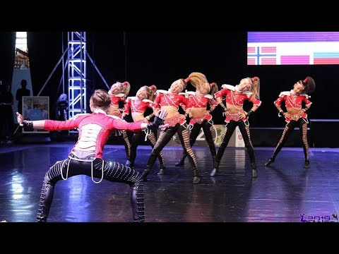 Disco dance - Group - D2 Gang 2019