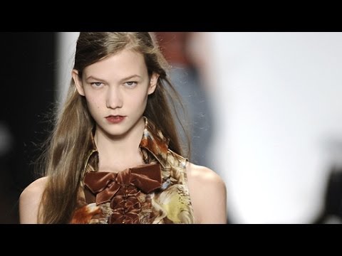 Karlie Kloss / Carolina Herrera Fall/Winter 2008 Fashion Show
