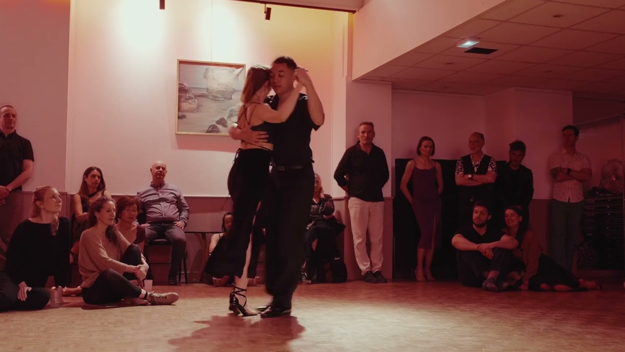 Video thumbnail for Dorothée Acchiardi and Maxime Guion - Milonga querida
