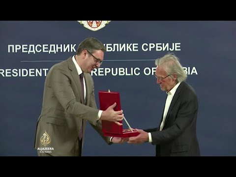Vučić odlikovao Handkea, protivljenja porodica žrtava genocida