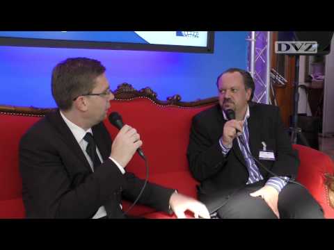 Rotes Sofa: Andreas Weiss im DVZ-Interview